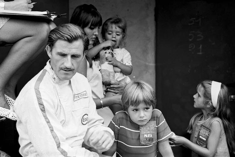 Graham Hill mit seinem Sohn Damon in Monza 1967