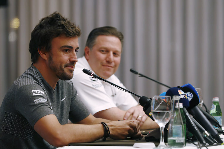 Fernando Alonso und Zak Brown