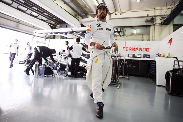 Bis heute kann sich McLaren-Honda-Pilot Fernando Alonso an einige Stunden nach seinem Testunfall nicht mehr erinnern