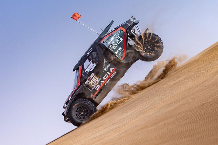 Abu-Dhabi-Desert-Challenge-Al-Attiyah-triumphiert