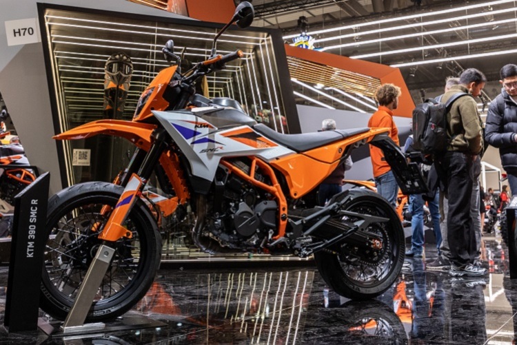 KTM 390 SMC R: Leichte, sportliche Supermoto, fahrbar mit Führerschein A2