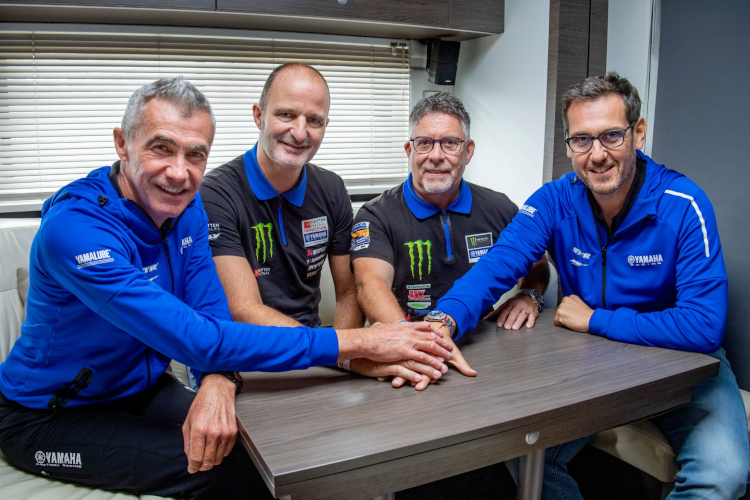 Alexandre Kowalski (Off-Road Racing Manager, Yamaha Motor Europe), Wim Hutten, Hans Corvers und Paolo Pavesio (Marketing & Motorsport Director, Yamaha Motor Europe)
