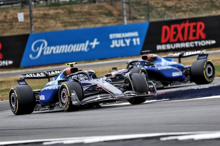 Carlos Sainz vor Alex Albon