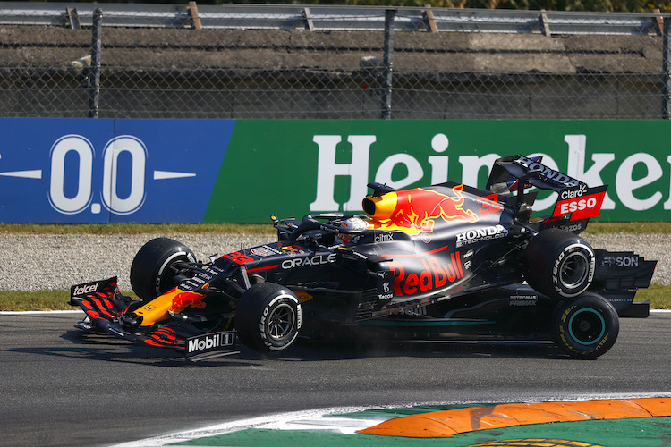 Max Verstappen landete auf Lewis Hamilton