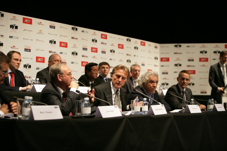 Die Teamchefs bei der Pressekonferenz von Genf am Donnerstag.