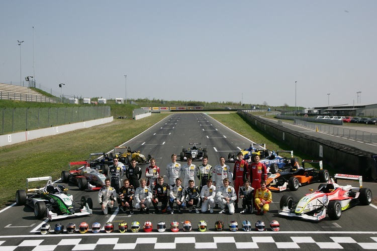 Das Feld des ATS Formel-3-Cups beim Saisonauftakt in Oschersleben