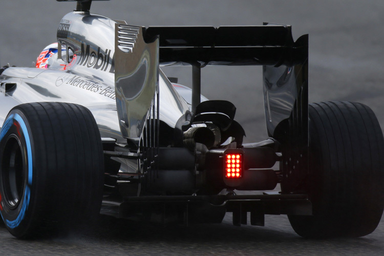 McLaren verwendet die hinteren Querlenker als Luftleitelemente und Zusatzflügel – clever