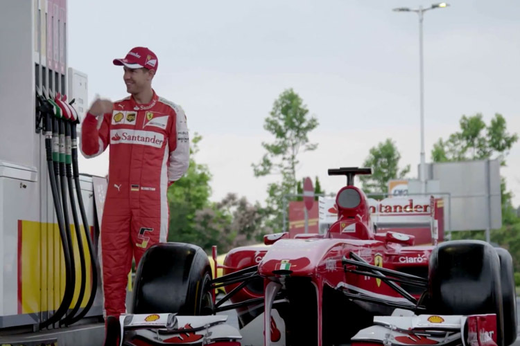 Wer winkt denn da? Formel-1-Star Sebastian Vettel sorgte für Freude bei den Shell-Kunden