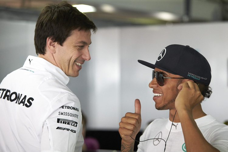 Formel-1-Champion Lewis Hamilton und Mercedes-Motorsportdirektor Toto Wolff träumen von unterschiedlichen Superkräften
