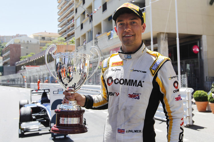 Pole-Setter Jolyon Palmer sicherte sich in Monaco den Sieg im Hauptrennen