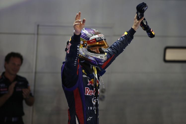 Sebastian Vettel fährt als Erster ins Ziel