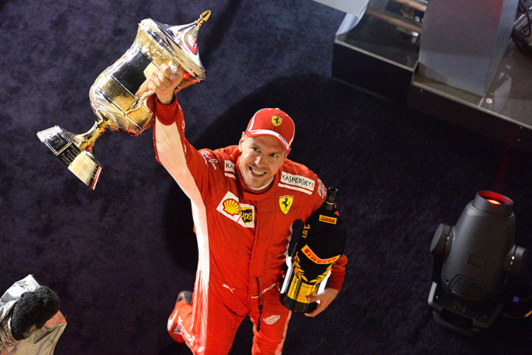 Da sah alles noch gut aus für Sebastian Vettel: Sieg in Bahrain