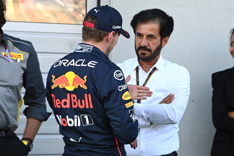 FIA-Chef Mohammed Ben Sulayem mit Formel-1-Weltmeister Max Verstappen