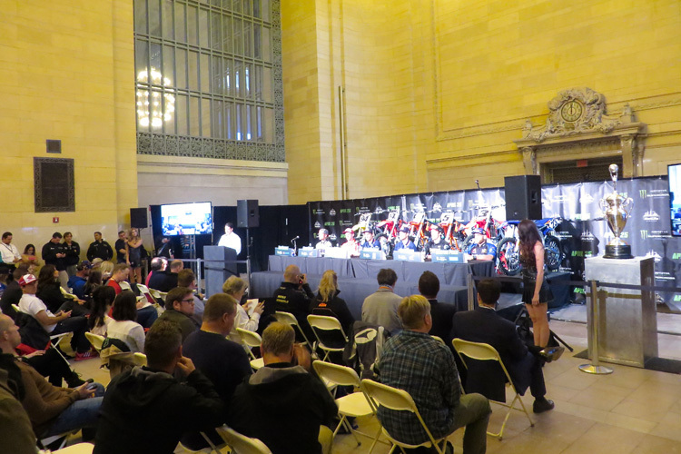 Die Pressekonferenz fand in der Grand Central Station in New York statt