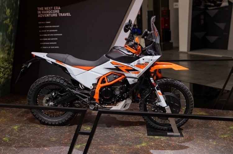 Neues Fahrwerk mit mehr Federweg, Euro5+: KTM 390 Adventure R