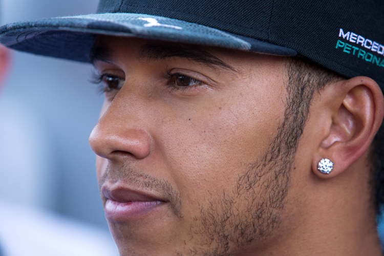 Formel-1-Champion Lewis Hamilton muss sich bis zum zweiten Testtag gedulden