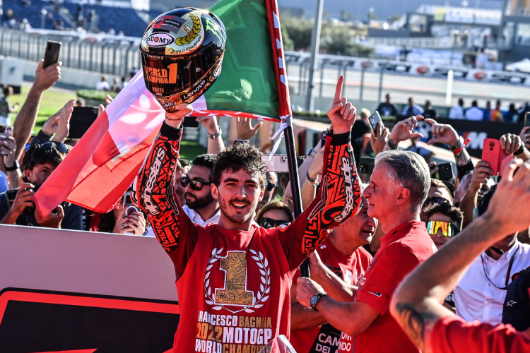 «Pecco» Bagnaia bejubelt seinen ersten MotoGP-Titel