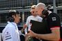 Haas-Teamchef Ayao Komatsu (l.) mit Nico Hülkenberg und dessen Renningenieur Gary Gannon (r.) 
