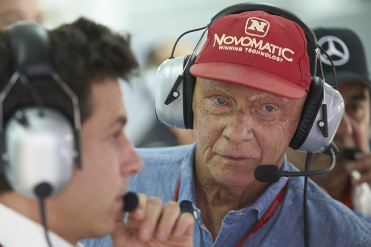 Niki Lauda zum Crash in der sersten Kurve: «Das war ein Fehler, der einem vierfachen Weltmeister nicht passieren sollte»