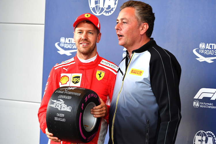 Mario Isola mit Sebastian Vettel in Baku 2018