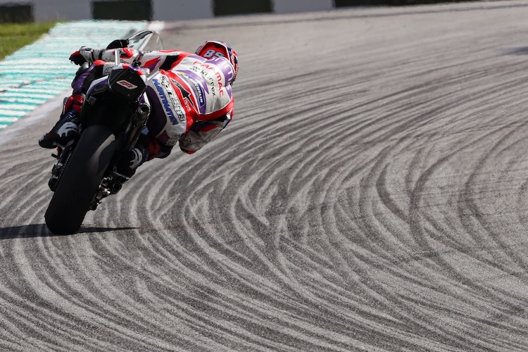 Jorge Martin hat Grip am Rad und steuert die Ducati unter voller Last mit dem Oberkörper