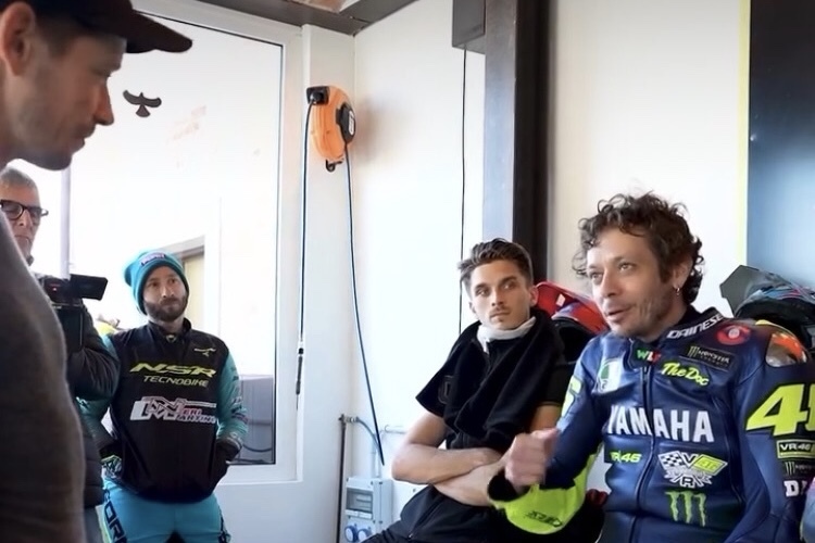 Valentino Rossi und Casey Stoner beim plaudern