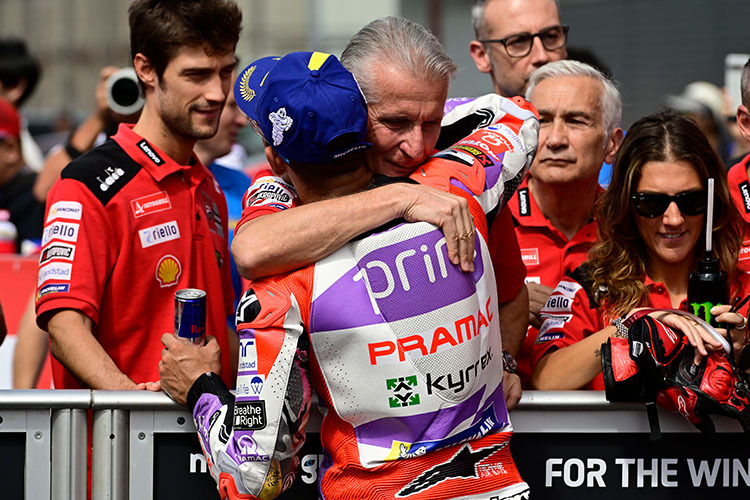 Paolo Ciabatti am Samstag mit Sieger Jorge Martin: Immerhin ein Ducati-Sieger