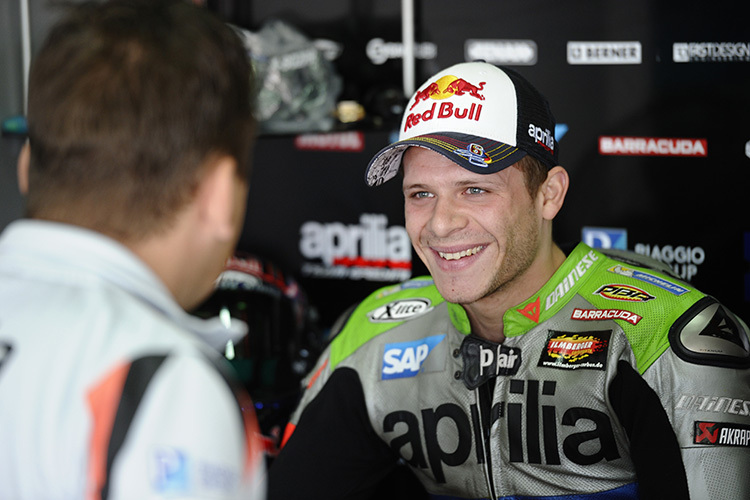 Stefan Bradl wird am Stand von Ilmberger Carbonparts Autogramme schreiben