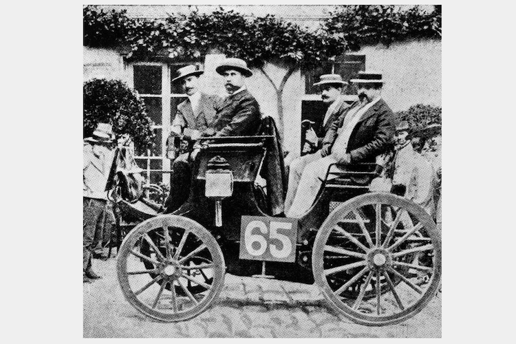 Der Peugeot von Albert Lemaître mit Daimler-Motor am 22. Juli in Paris