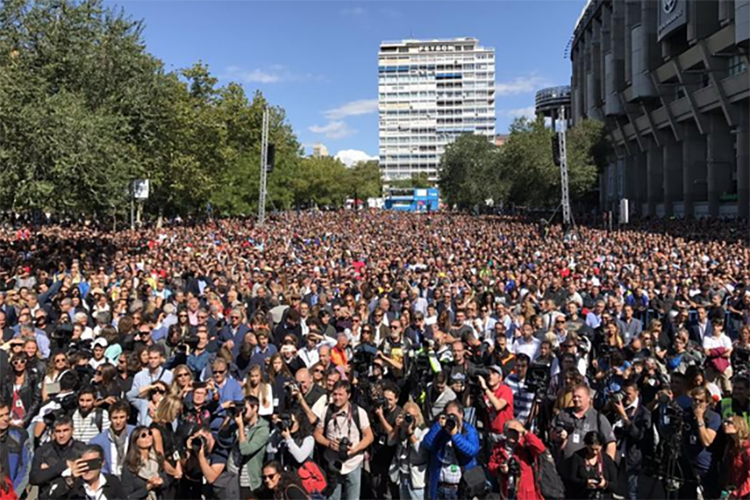 Tausende Menschen nahmen in Madrid Abschied von Angel Nieto
