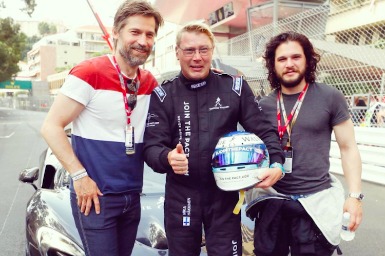Die Game of Thrones-Stars Nikolaj Coster-Waldau und Kit Harington mit Mika Häkkinen in Monaco