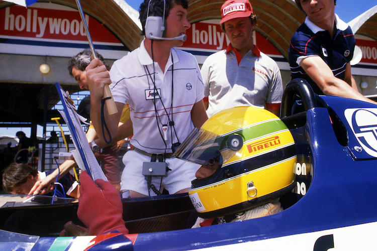 Pat Symonds (mit Kopfhörer) in Rio 1984 mit Ayrton Senna