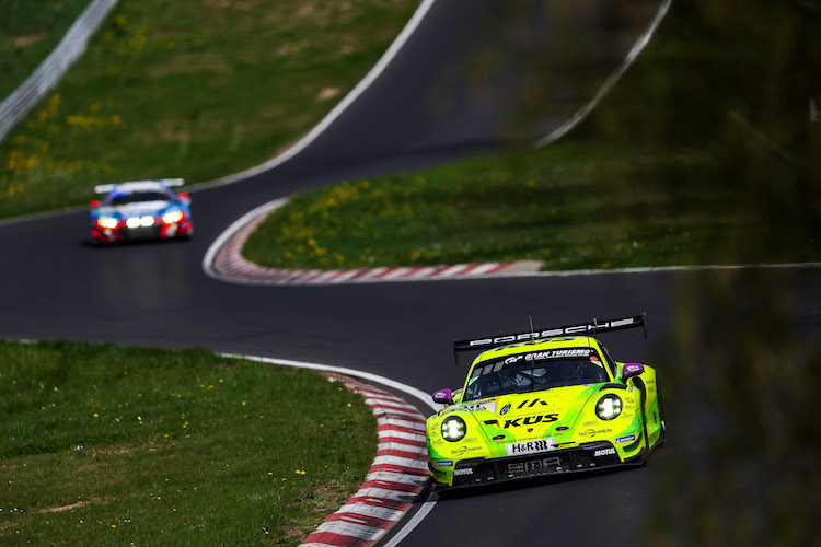Nachdem Porsche die bisherige Nordschleifen-Saison dominierte, muss der 911 GT3 R zuladen