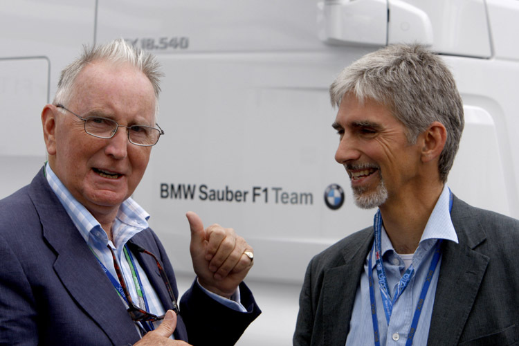 Damon Hill (re.) mit Ex-Pilot John Watson