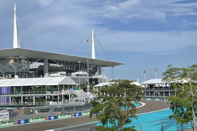 Gefahren wird um das Hard Rock-Stadion