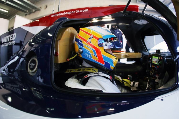Im Cockpit des Ligier JS P217: Fernando Alonso 