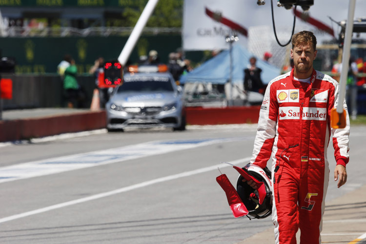 Mit versteinerter Miene nahm Sebastian Vettel sein schlechtes Qualifying-Ergebnis hin
