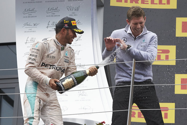 Lewis Hamilton in Österreich 2016 mit James Vowles 