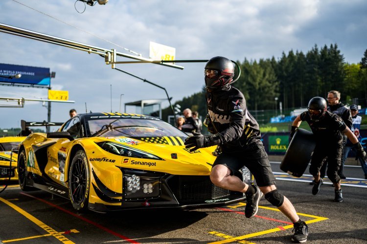 Reifenwechsel bei der Corvette Z06 LMGT3.R
