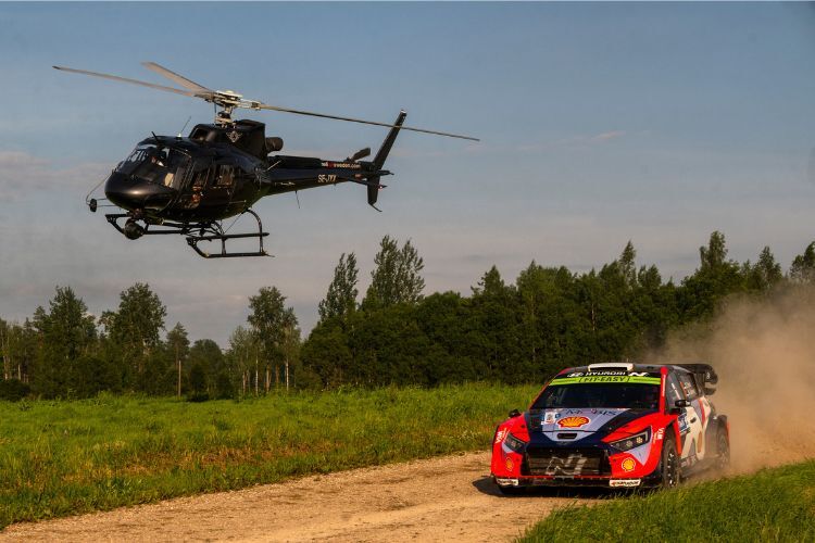 Mit Helicopter-Begleitung: Ott Tänak belegte beim Heimspiel Platz zwei und übernahm die WM-Führung