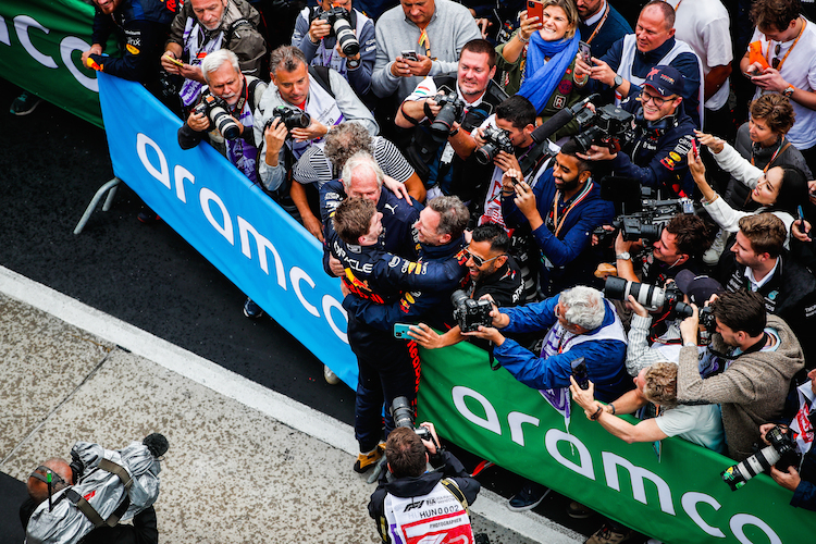 Red Bull Racing-Teamchef Christian Horner freut sich über den Ungarn-Sieg von Max Verstappen