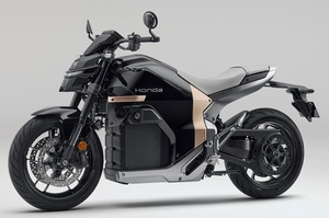 Honda WN7: Eleganz strahlt sie nicht gerade aus, aber eine Batterie mit hoher Kapazität braucht nun mal Platz)