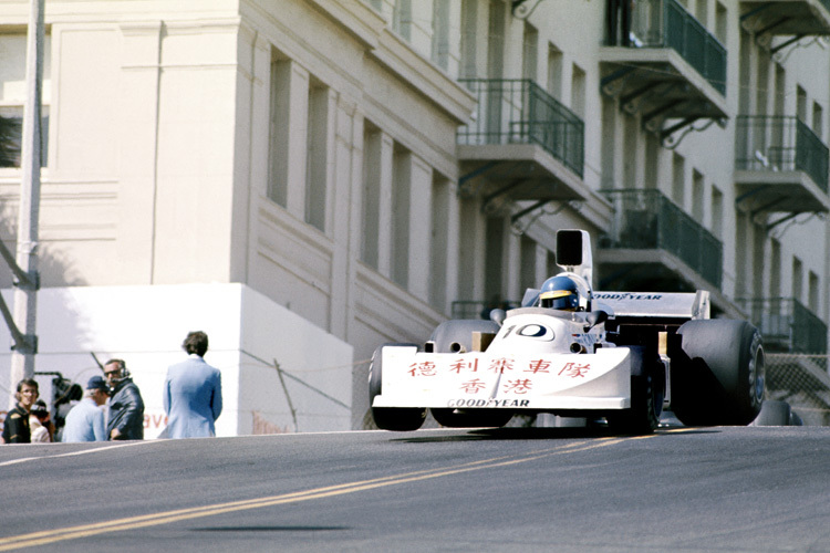 Hoch das Bein: Ronnie Peterson mit seinem March