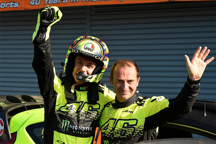 Siegesjubel: Rossi mit Co-Pilot Carlo Cassina