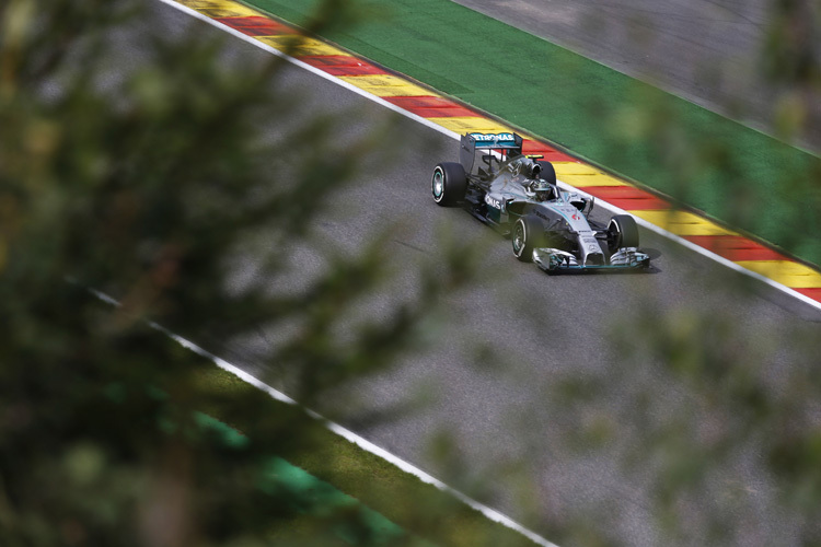 Nico Rosberg zischt durch die Ardennen