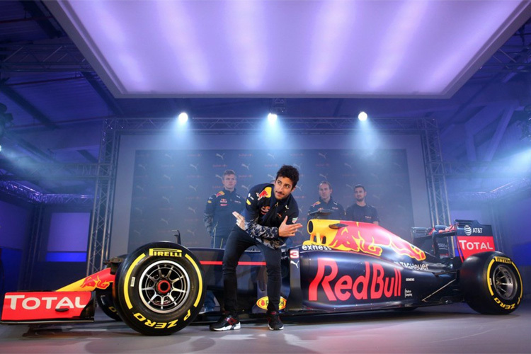 Daniel Ricciardo bei der Präsentation der neuen Bemalung seines Autos