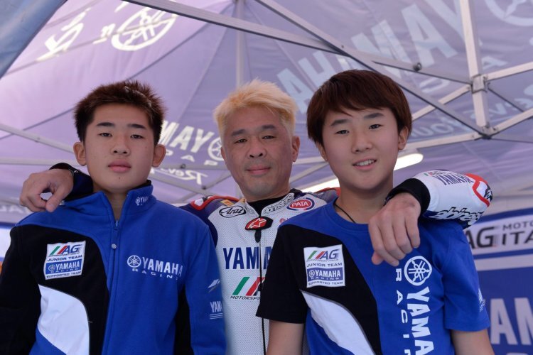 Noriyuki Haga mit seinen beiden Söhnen