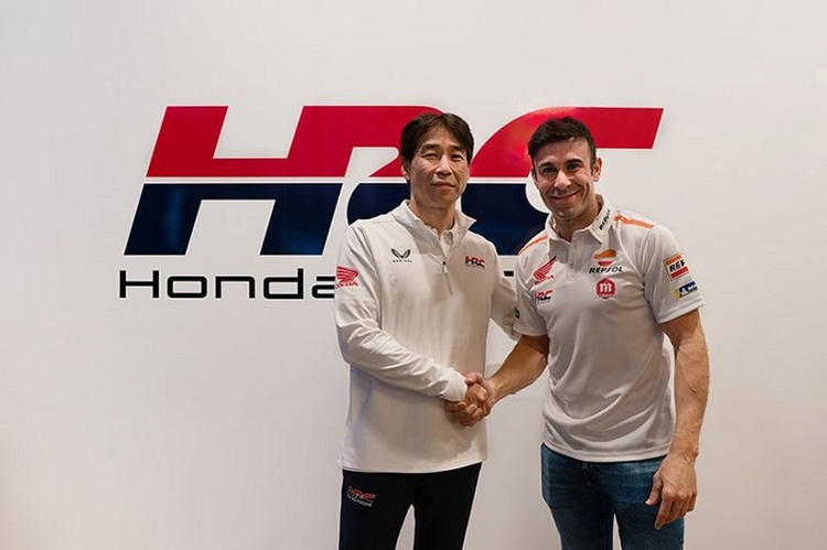 Tetsuhiro Kuwata (Präsdident der Honda-Rennabteilung HRC, links) und Toni Bou: Vertrag bis 2027