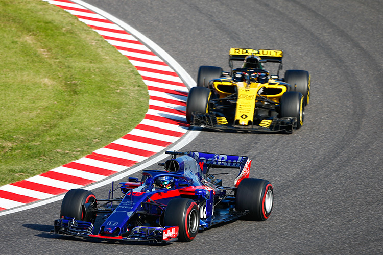 Brendon Hartley (Toro Rosso-Honda) vor Carlos Sainz (Renault) 