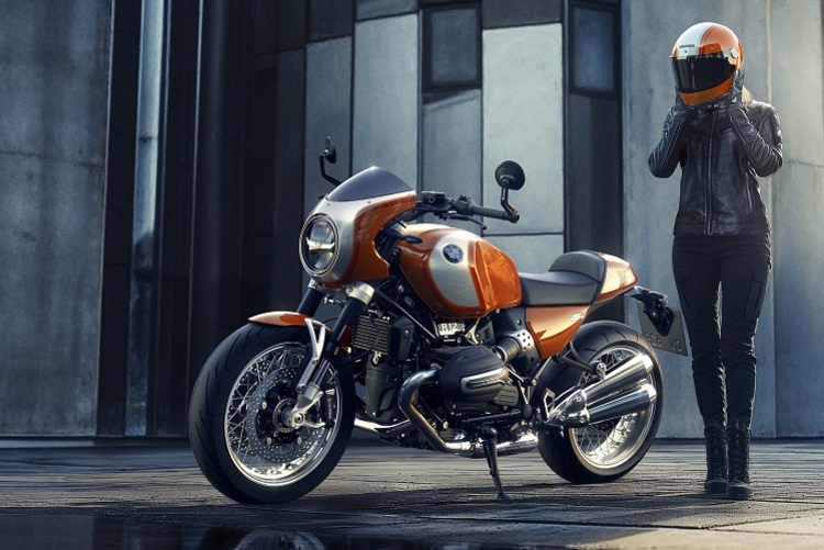 BMW R12S: Hommage an die BMW R90S in Daytona-Orange von 1975